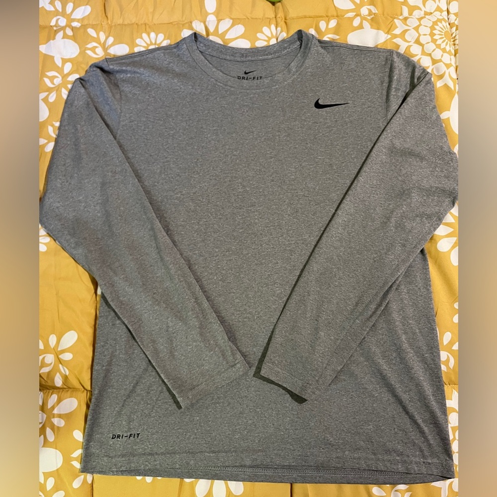 Nike Dri fit Men's Long Sleeve Gray Tee